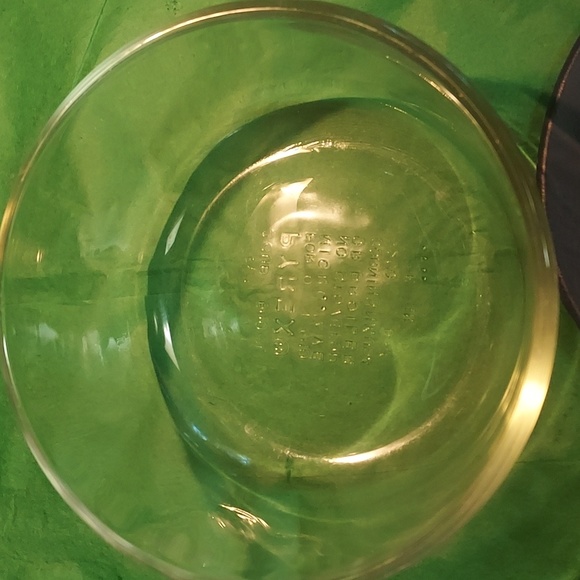 Vintage Pyrex clear glass with lid 2 cups.Made in USA. - Picture 2 of 6